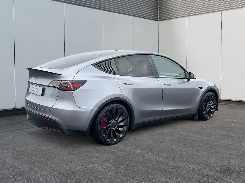 Tesla Model Y (2023) PERFORMANCE 393kW DPH  - fotka 5 z 15
