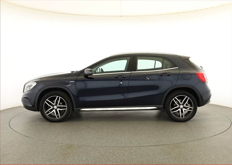Mercedes-Benz GLA (2017) 200 d 4MATIC, 4X4 - fotka 3 z 20
