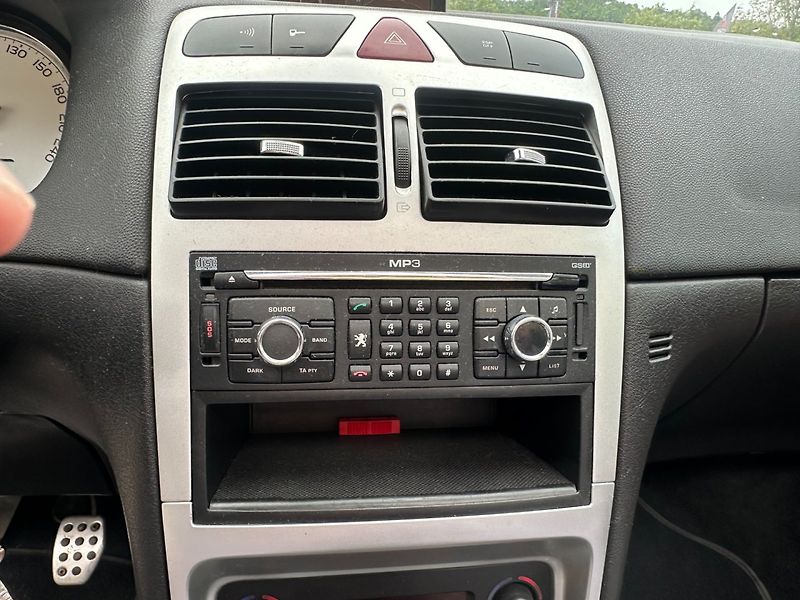 Peugeot 307 2.0HDi Kabriolet/Tempomat/Navi - fotka 27 z 31