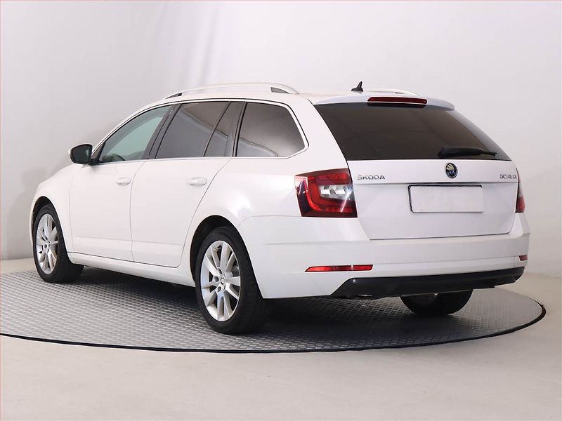 Škoda Octavia (2019) 1.6 TDI, Navi, Tempomat - fotka 4 z 21
