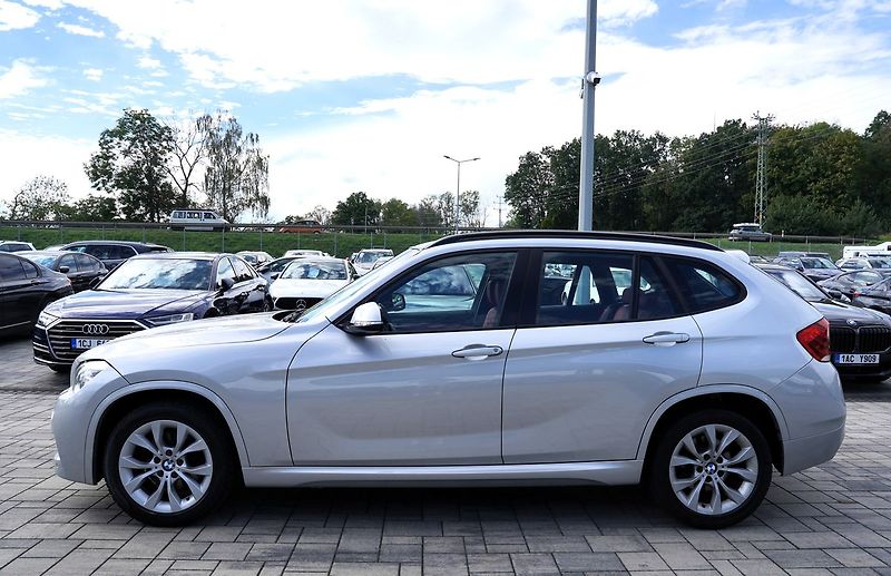 BMW X1 2.0d xDrive/manuál/Designation - fotka 3 z 36