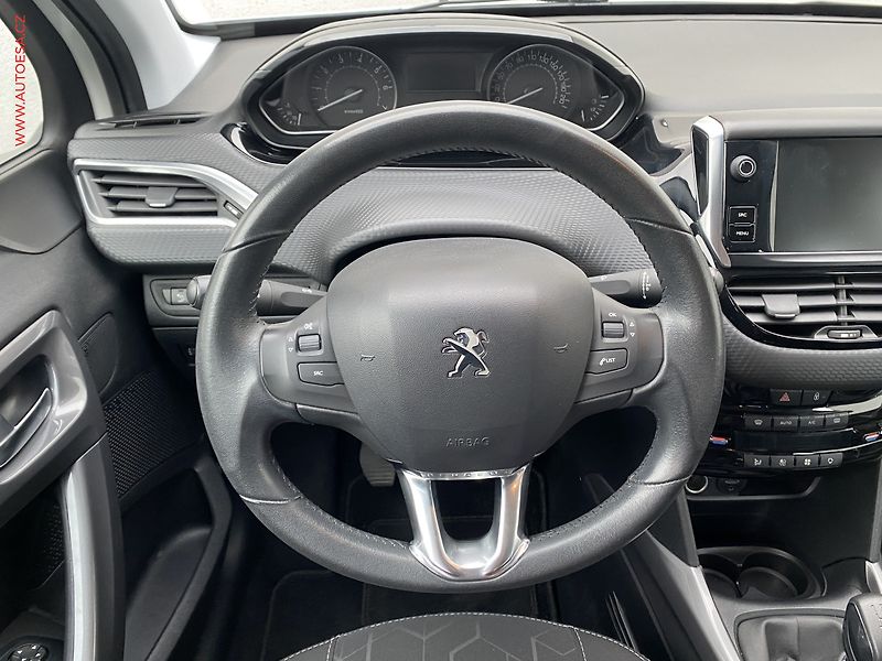 Peugeot 2008 (2017) 1.2 PT, ČR, GT Line - fotka 11 z 18