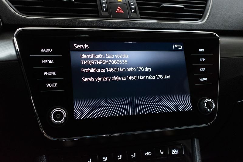 Škoda Superb 2.0 TDI 147kW STYLE*DPH*ČR 1.M - fotka 33 z 44