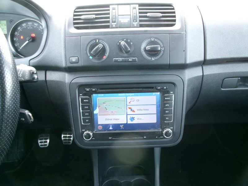 Škoda Fabia (2012) 1,2 TSI KLIMA ALU HF BT - fotka 25 z 25