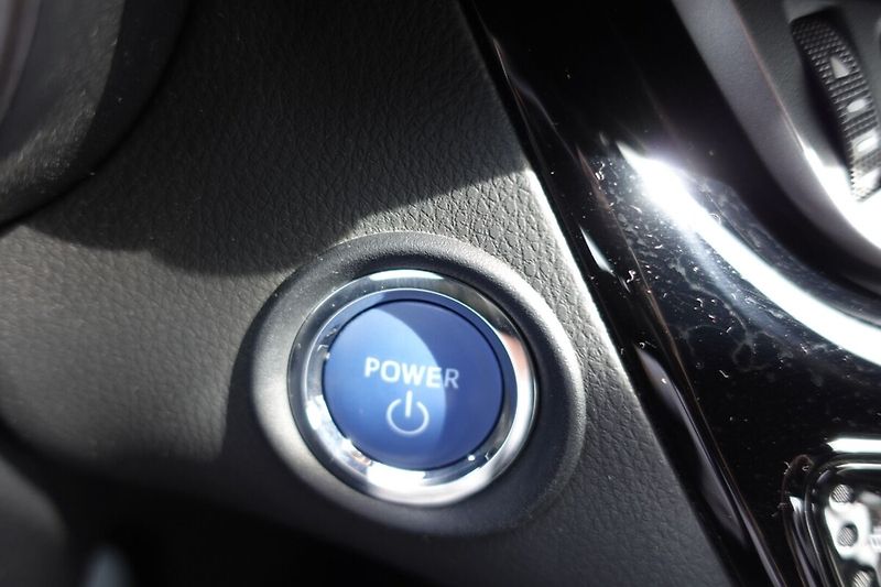 Toyota C-HR 1.8HSD - 1 CVT Style - fotka 28 z 32