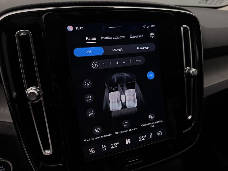 Volvo XC40 B4 AWD ULTIMATE CZ - fotka 43 z 49