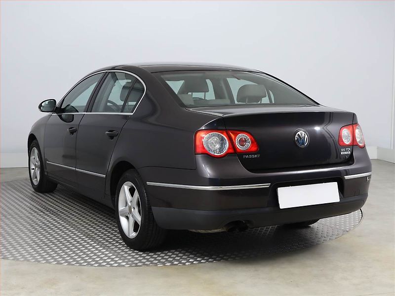 Volkswagen Passat (2007) 2.0 TDI, 4X4, nová STK - fotka 4 z 13