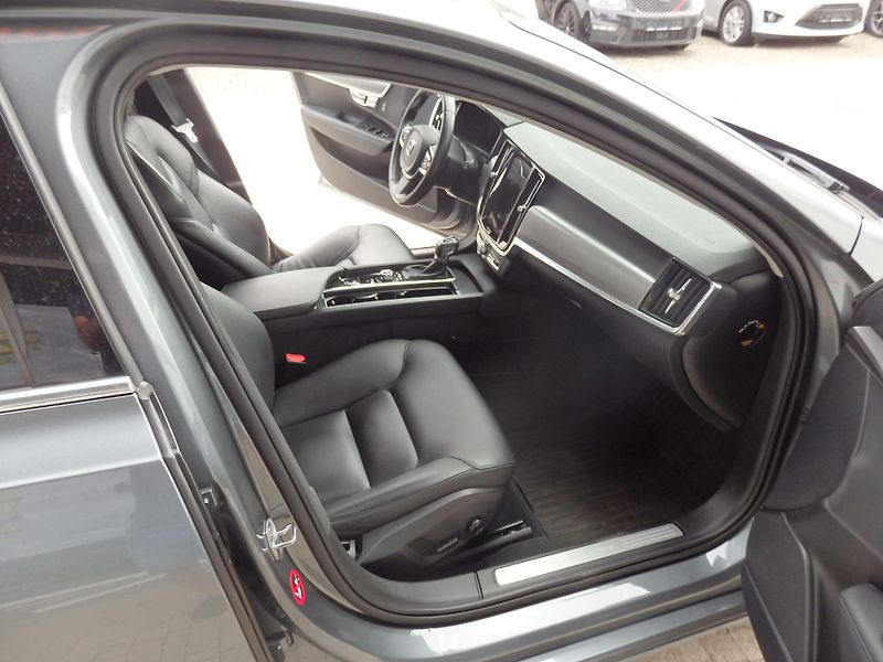 Volvo V90 2.0 D5 AWD NAVIGACE - fotka 10 z 17