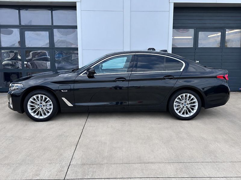 BMW Řada 5 530e xDrive Model Luxury - fotka 3 z 23