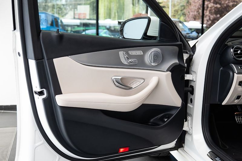 Mercedes-Benz Třídy E 4MATIC Burmester/ventilace - fotka 7 z 21