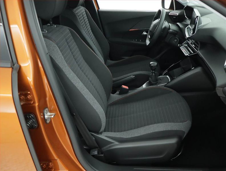 Peugeot 2008 (2022) Active 1.2 PureTech - fotka 9 z 15