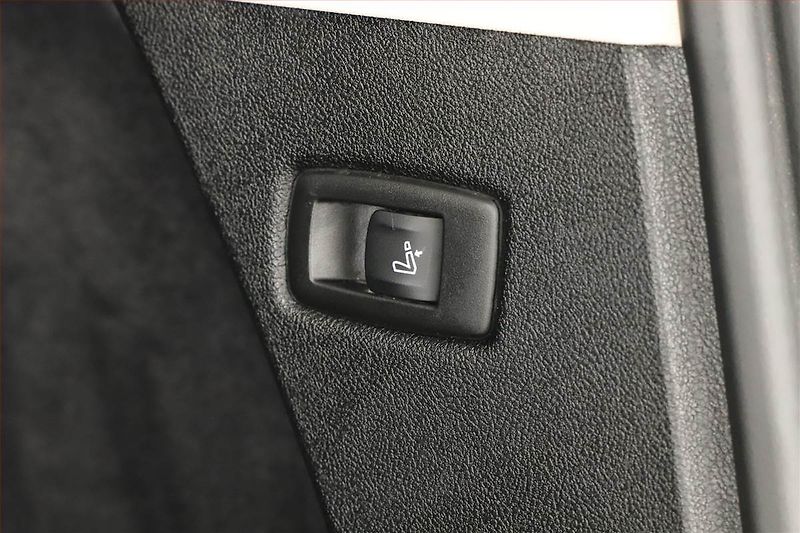 BMW Řada 5 (2021) 520d xDrive - fotka 14 z 21
