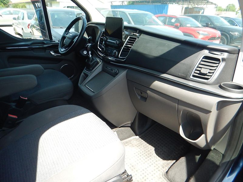 Ford Tourneo Custom 2.0 TDCI, 125 kW, MINIBUS - fotka 15 z 27
