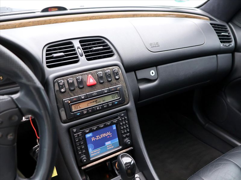 Mercedes-Benz CLK 5.4 i 255kW 55 AMG Aut. - fotka 21 z 38