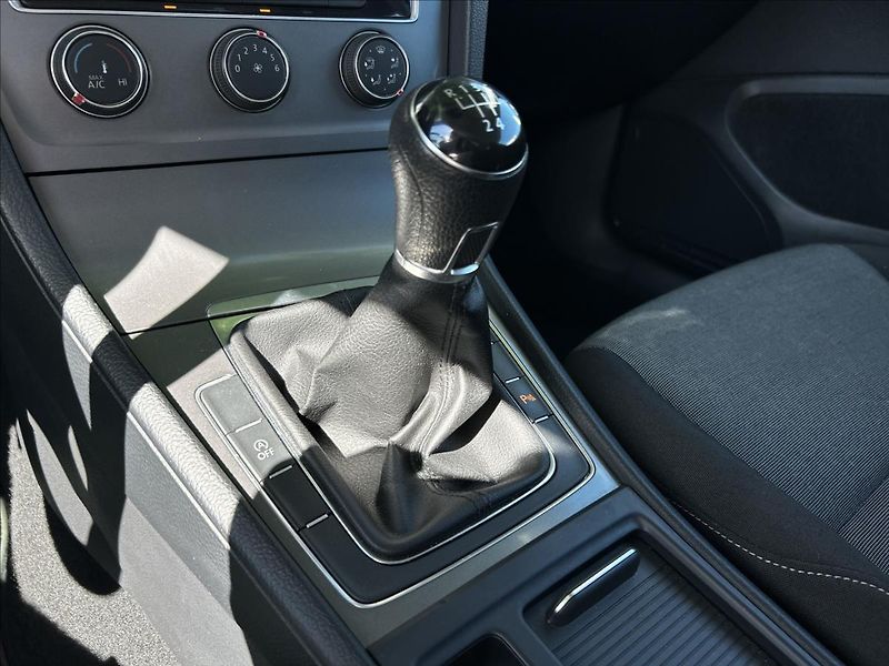 Volkswagen Golf 1,2 TSi  P+Z Senzory,Klimatiza - fotka 23 z 43