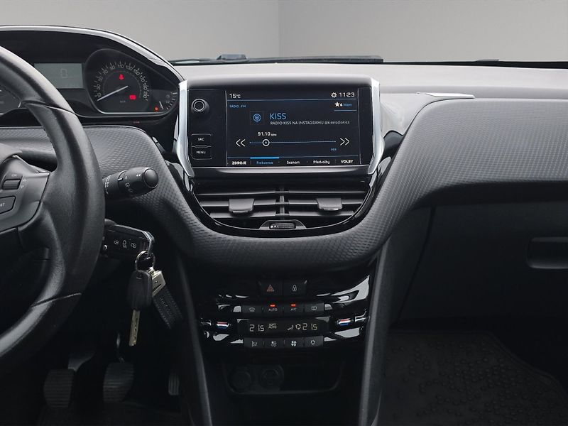 Peugeot 2008 (2018) 1.2i 61kW, Aut. klima, ČR, Taž - fotka 18 z 24