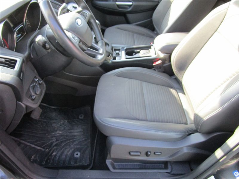 Ford Kuga 2.0TDCi 132kW AWD, automat - fotka 13 z 41
