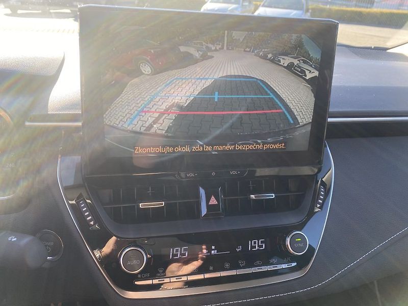Toyota Corolla 1.8 Hybrid CVT Style - fotka 23 z 27