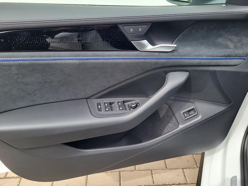 Volkswagen Passat (2026) R-Line 2,0 TDI 110KW-nové - fotka 6 z 29