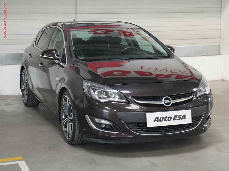 Opel Astra (2013) 1.6T, AT, park.čidla - fotografie inzerátu