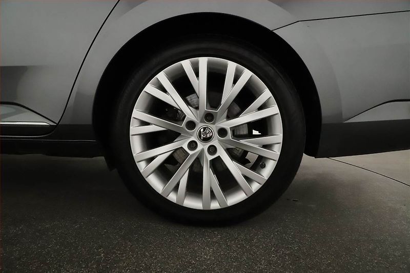 Škoda Superb (2022) Laurin&Klement iV 1.4 TSI PHEV - fotka 20 z 20
