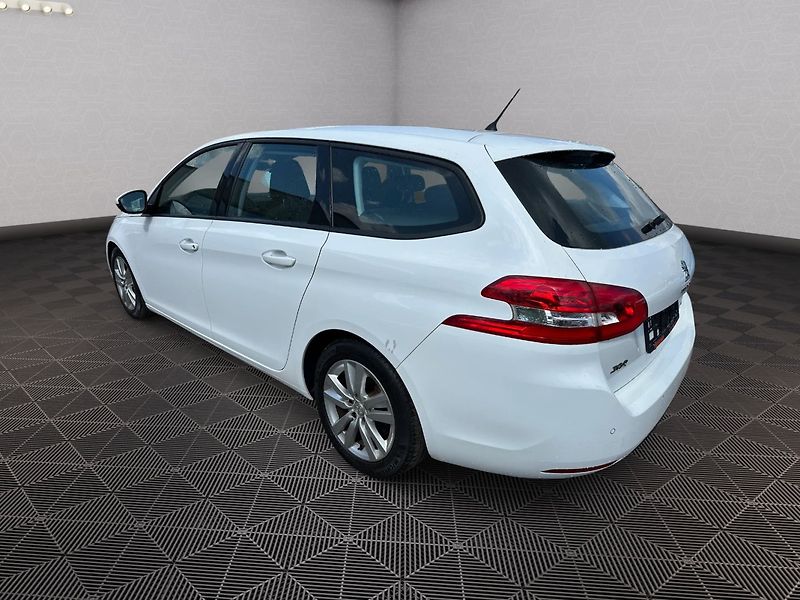 Peugeot 308 (2016) 1.2 Turbo 81kw - fotka 5 z 21