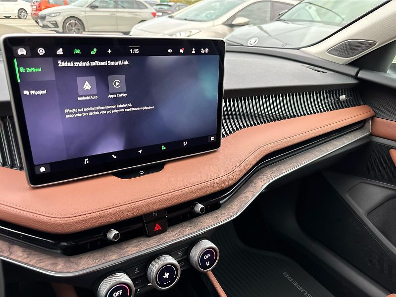 Škoda Superb 2,0 TSI 150 kW L&K DSG - fotka 18 z 30