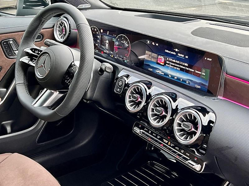 Mercedes-Benz CLA (2025) 200 d Linie  AMG - fotka 15 z 23