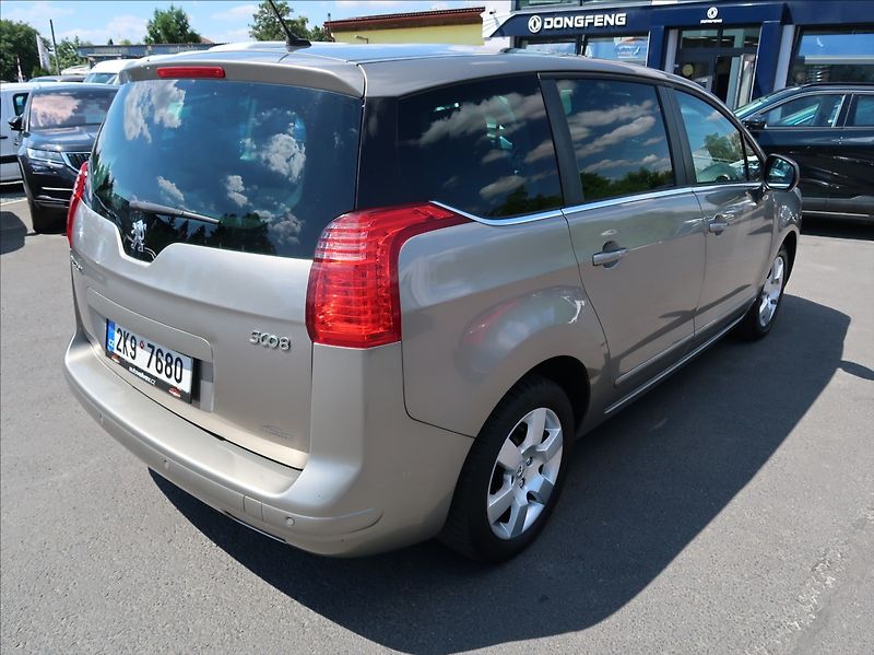 Peugeot 5008 2,0 HDi,110kW,NovéČR,7míst - fotka 3 z 31