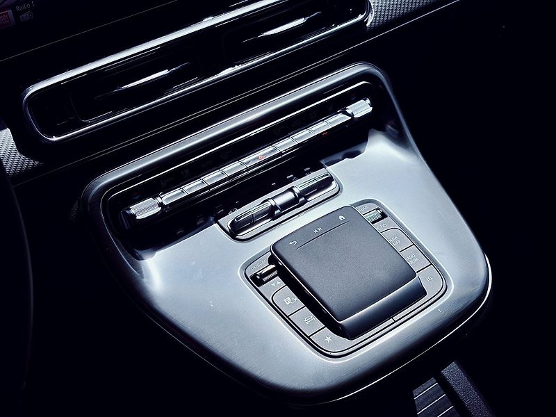 Mercedes-Benz Třídy V (2026) 300d EXCLUSIVE AMG 4M L AIR - fotka 26 z 36