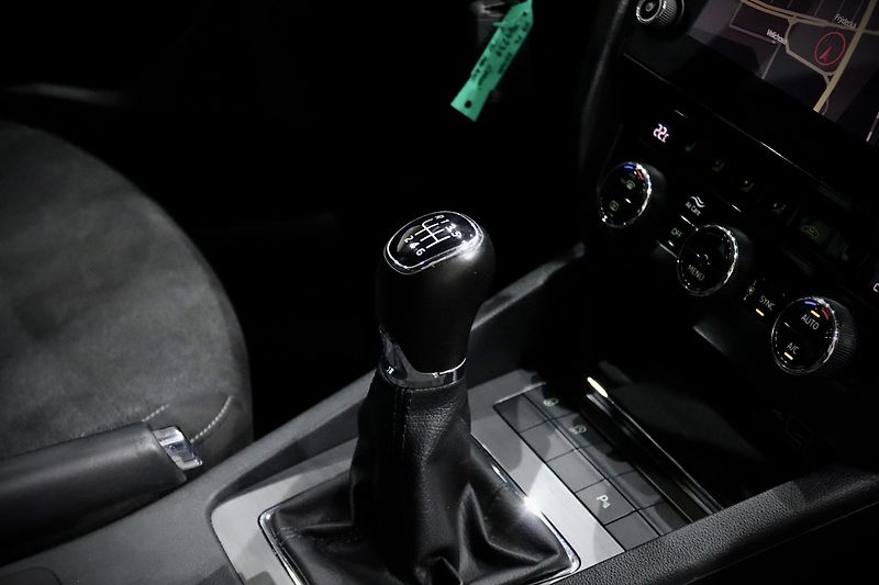 Škoda Octavia 3 FL Combi 1.5 TSI 110 kW - fotka 17 z 35