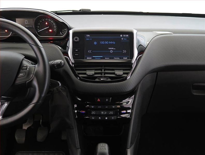 Peugeot 2008 (2018) 1.2 PureTech, Serv.kniha - fotka 12 z 20