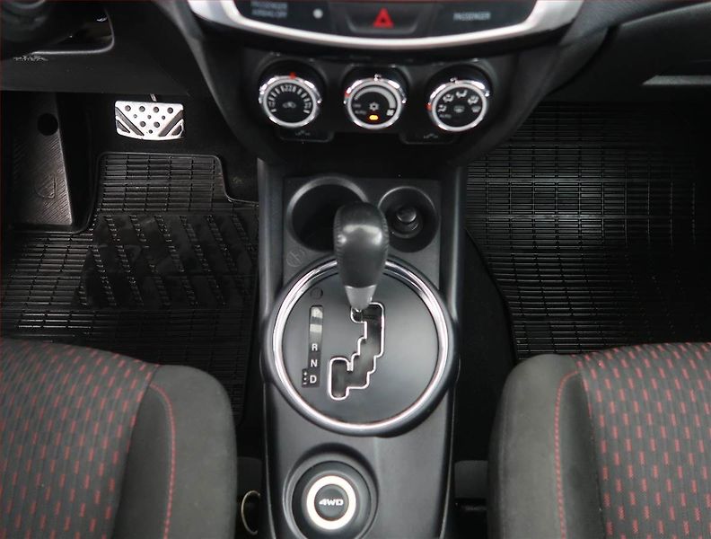 Mitsubishi ASX (2017) 2.2 DI-D, 4X4, Automat - fotka 13 z 19