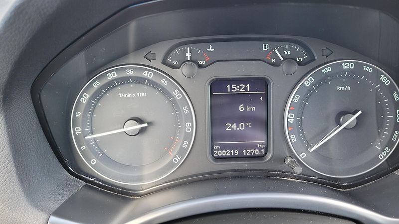Škoda Octavia 1,6 FSI 85 KW ELEGANCE - fotka 23 z 23