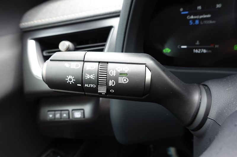 Lexus UX 300h UX300h 2,0 HEV Business Tech - fotka 29 z 34