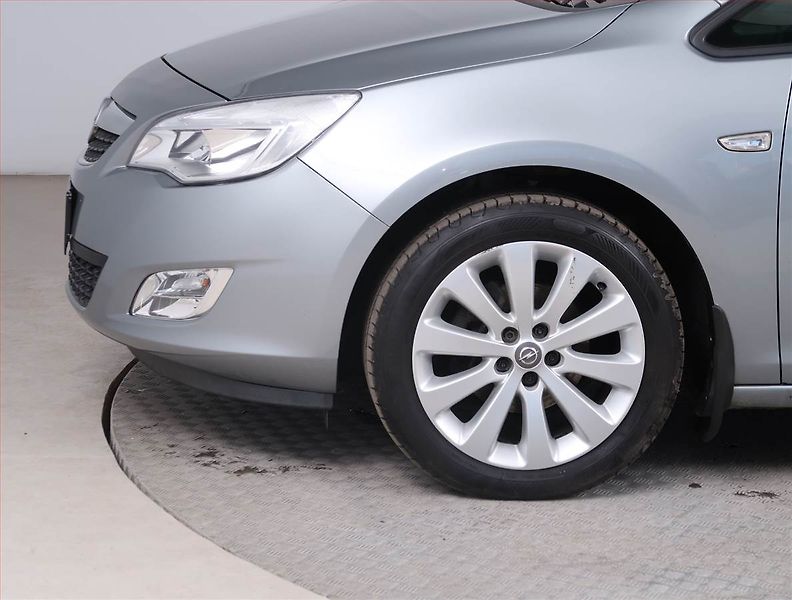 Opel Astra (2011) 1.4 T, Serv.kniha, Tempomat - fotka 14 z 15