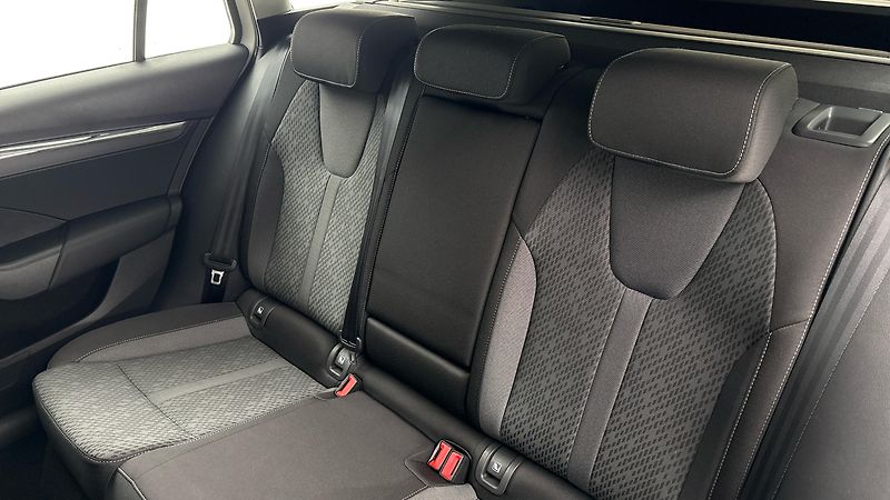 Škoda Octavia 2.0 TDI DSG Style Combi - fotka 16 z 27