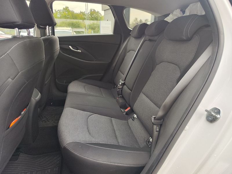 Hyundai i30 1.5 117kW Komfort - fotka 13 z 31