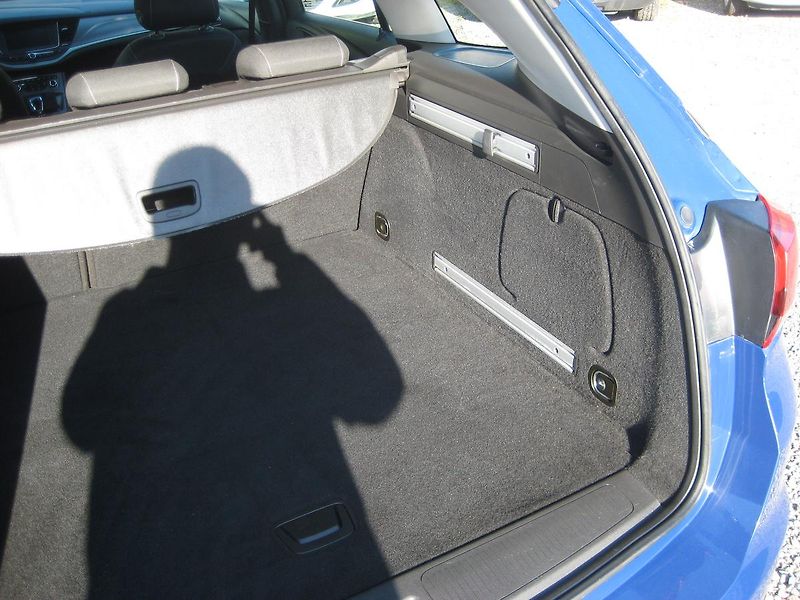 Opel Astra 1.6 CDTi ENJOY + ALU DPH ČR!!! - fotka 9 z 35