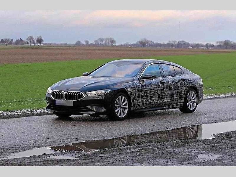 Zamaskovná testovací mula BMW řady 8 Gran Coupé.