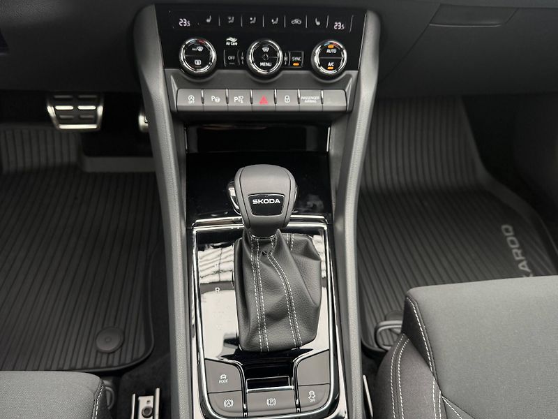 Škoda Karoq (2025) Sportline 7DSG 2,0 TDI - fotka 11 z 23