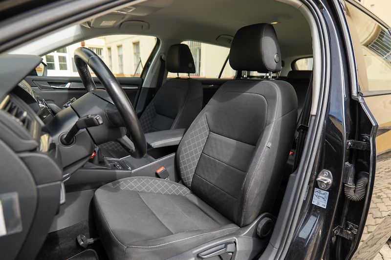 Škoda Superb 1.4 TSI DAB 19 Tažné - fotka 15 z 35