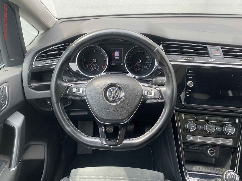 Volkswagen Touran (2019) 2.0 TDi, Highline, TZ - fotka 11 z 20