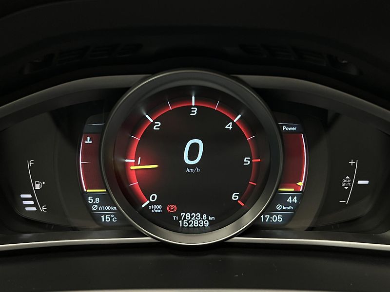 Volvo V40 D2 MOMENTUM - fotka 21 z 34