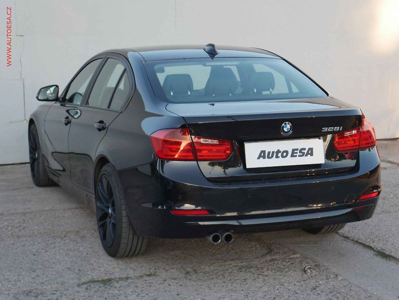 BMW Řada 3 (2013) 2.0i 328i, AC, tempo, park - fotka 4 z 15