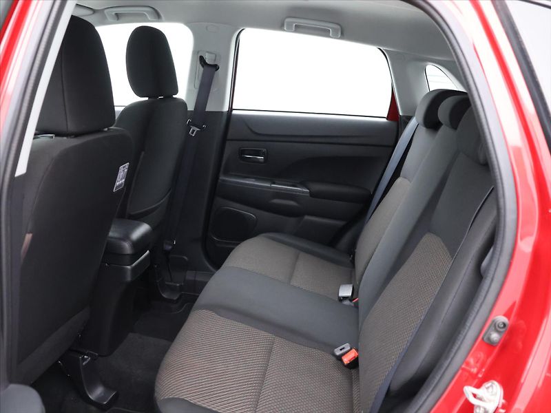 Mitsubishi ASX 2,0 Smart Mivec 110kW CVT CZ - fotka 13 z 32