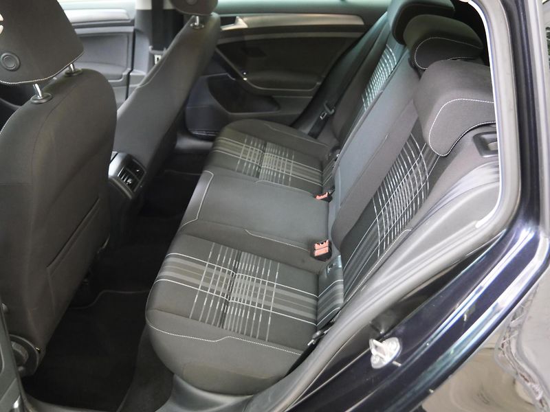 Volkswagen Golf - fotka 22 z 23