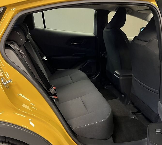 Toyota Prius 2.0 PHEV AT Comfort - fotka 12 z 16