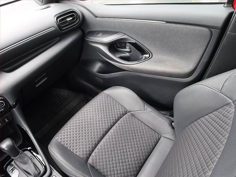 Toyota Yaris (2022) Style 1.5 VVT-i Hybrid - fotka 8 z 18