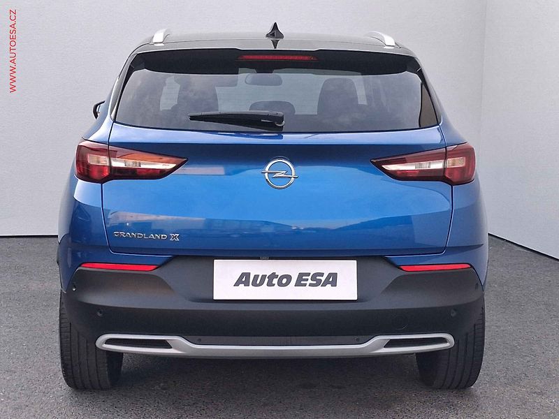 Opel Grandland X (2021) 1.2T, Ultimate, AT, kůže - fotka 5 z 19